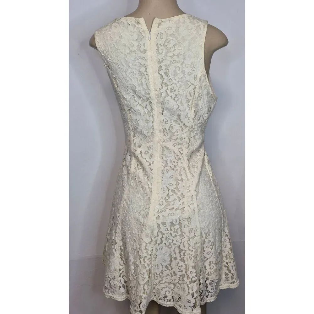 Monteau dress - Picture 8 of 8
